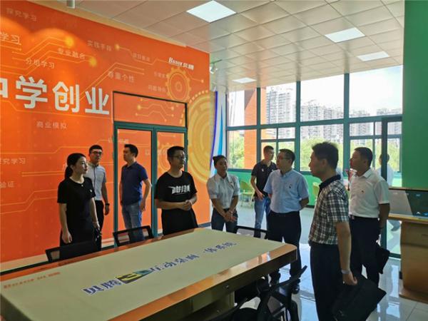 0815提升職業(yè)技能 展示專業(yè)風(fēng)采——市人大調(diào)研組一行來秀水學(xué)院開展調(diào)研工作-史源7_副本.jpg
