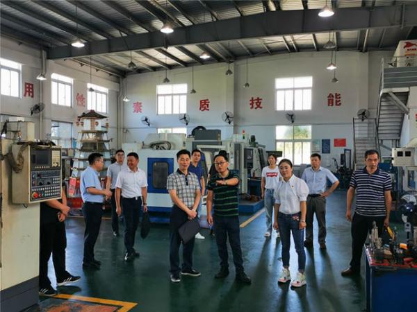 0815提升職業(yè)技能 展示專業(yè)風(fēng)采——市人大調(diào)研組一行來秀水學(xué)院開展調(diào)研工作-史源3_副本.jpg