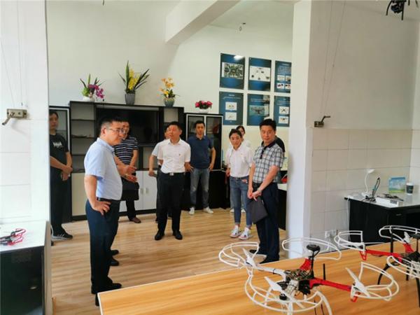 0815提升職業(yè)技能 展示專業(yè)風(fēng)采——市人大調(diào)研組一行來秀水學(xué)院開展調(diào)研工作-史源5_副本.jpg