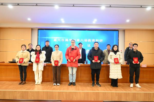 獲獎合照2——右起1-3 我校一等獎獲得者鄭林、萬冬梅、陳亮_副本.jpg